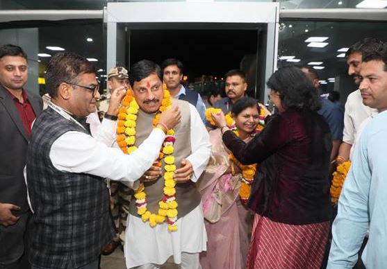मुख्यमंत्री डॉ. यादव का अयोध्या धाम से लौटने पर भोपाल विमान तल पर हुआ स्वागत