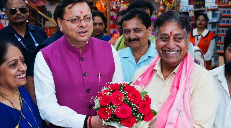 मुख्यमंत्री धामी ने जागरूकता कार्यक्रम में लोगों से जीएसटी दरों में कमी पर फीडबैक लिया।