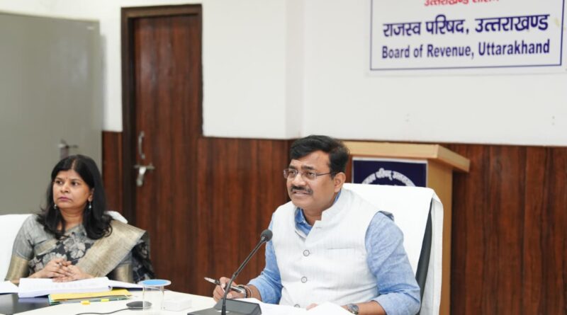 देहरादून में मुख्य सचिव ने कहा—इंदिरा मार्केट और आढ़त बाजार के कार्यों की रफ्तार बढ़ाई जाए, अंडरग्राउंड पार्किंग और शटल सेवा की व्यवस्था पर ध्यान दिया जाए।