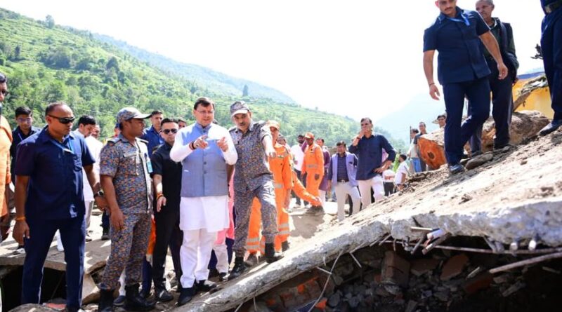 मुख्यमंत्री ने चमोली के आपदा प्रभावित इलाकों का दौरा कर पीड़ितों से मुलाकात की और हरसंभव मदद का आश्वासन दिया।