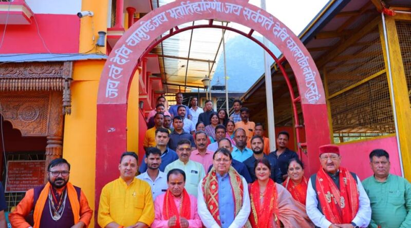 मुख्यमंत्री पुष्कर सिंह धामी ने धारी देवी मंदिर में पूजा कर प्रदेशवासियों की खुशहाली और आपदा से राहत की प्रार्थना की।