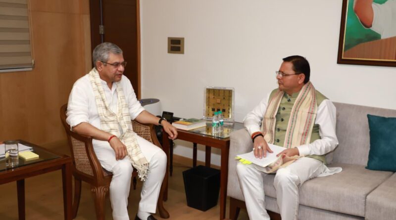 मुख्यमंत्री धामी ने नई दिल्ली में रेल मंत्री अश्विनी वैष्णव से रेल विकास पर चर्चा की।