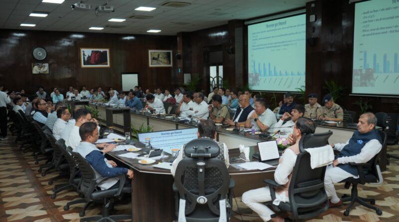 सीएम धामी ने सीएम हेल्पलाइन 1905 की समीक्षा की