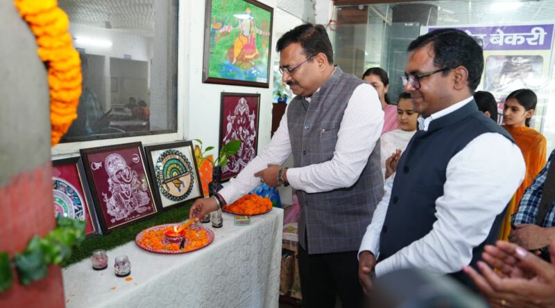 मुख्य सचिव ने राजकीय बाल देखरेख संस्थाओं और महिला गृहों की प्रदर्शनी का किया उद्घाटन।