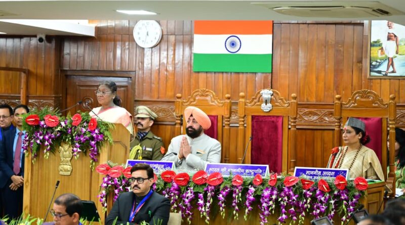 राज्य स्थापना रजतोत्सव पर आयोजित विशेष सत्र में राष्ट्रपति मुर्मु ने किया संबोधन।