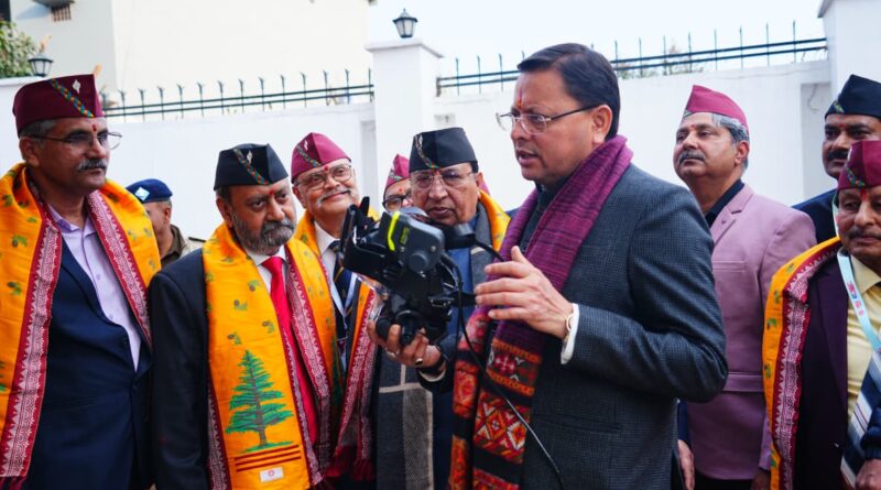 सीएम धामी ने सहस्त्रधारा रोड स्थित होटल एमरॉल्ड ग्रैण्ड में आयोजित 47वीं पीआर कॉन्फ्रेंस का उद्घाटन किया।