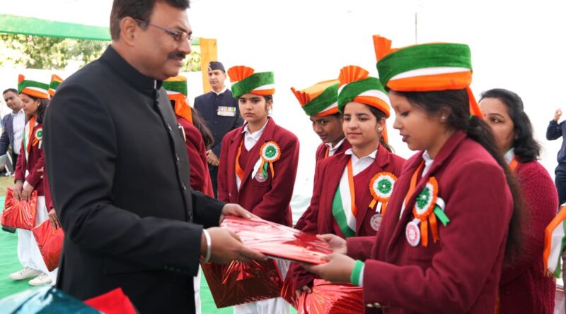 मुख्य सचिव ने सचिवालय में ध्वज फहराकर प्रदेशवासियों और सचिवालय परिवार को गणतंत्र दिवस की बधाई दी