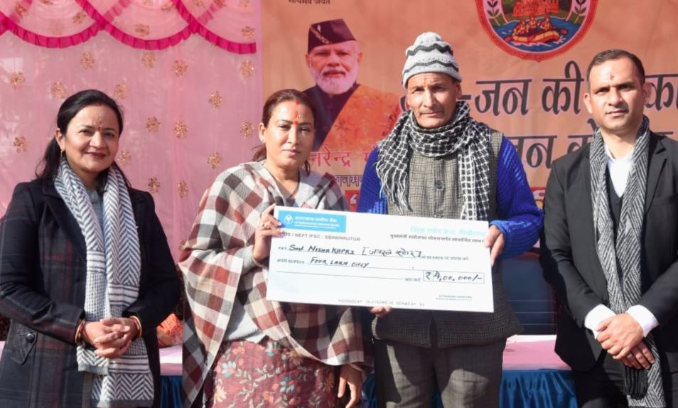 मंत्री रेखा आर्या ने किया जन समस्याओं का समाधान