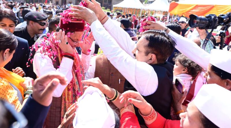 मुख्यमंत्री आवास में पारंपरिक उल्लास के साथआयोजित हुआ होली मिलन समारोह