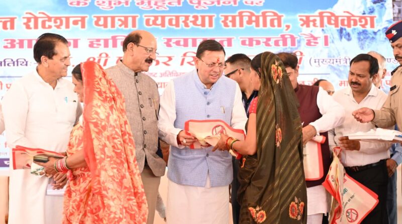 मुख्यमंत्री पुष्कर सिंह धामी ने ऋषिकेश से चार धाम जाने वाली बसों को हरी झंडी दिखाकर किया रवाना