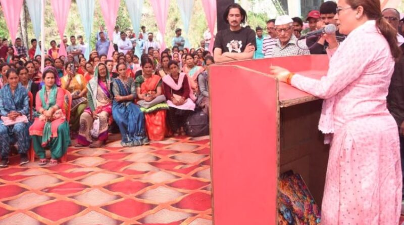 पिरूल आधारित बायोमास उद्योग से मिलेगा महिलाओं को रोजगार- रेखा आर्या