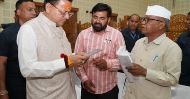 मुख्यमंत्री पुष्कर सिंह धामी ने मुख्य सेवक सदन में जनसुनवाई कर लोगों की समस्याएं सुनीं।