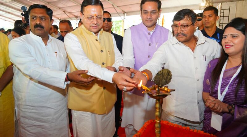 मुख्यमंत्री पुष्कर सिंह धामी ने पशुपालकों, दुग्ध उत्पादकों एवं मत्स्य पालकों के साथ किया संवाद