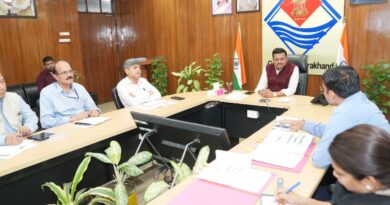 मुख्य सचिव आनन्द बर्द्धन ने देहरादून में विद्युत लाईनों की अंडरग्राउण्ड केबलिंग को लेकर ऊर्जा विभाग एवं जिलाधिकारी देहरादून के साथ महत्वपूर्ण बैठक की।