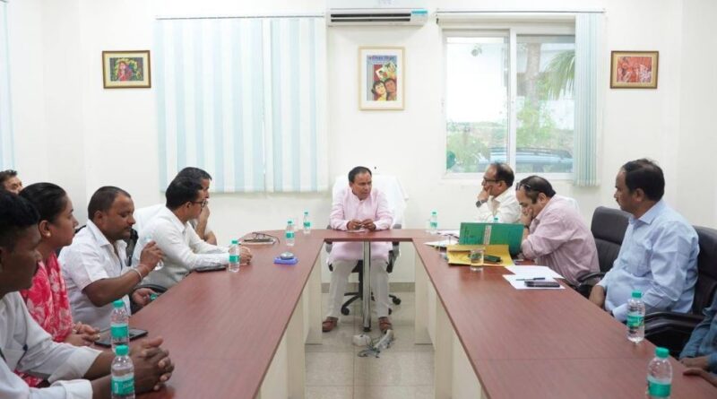 शिक्षा मंत्री धन सिंह रावत ने ली शिक्षा विभाग की समीक्षा बैठक