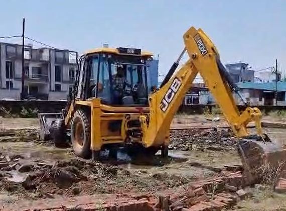 एमडीडीए की बड़ी कार्रवाई, अवैध निर्माणों पर चला प्रशासनिक बुलडोजर