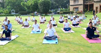 अंतरराष्ट्रीय योग दिवस के उपलक्ष्य में मुख्यमंत्री ने अधिकारियों एवं कर्मचारियों के साथ किया योगाभ्यास।