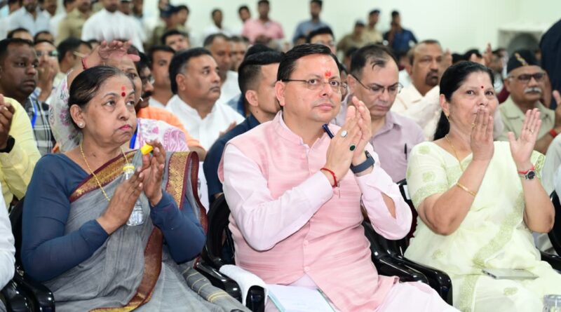 मुख्यमंत्री पुष्कर सिंह धामी ने प्रधानमंत्री नरेंद्र मोदी के मन की बात कार्यक्रम के 135वें संस्करण को सुना।