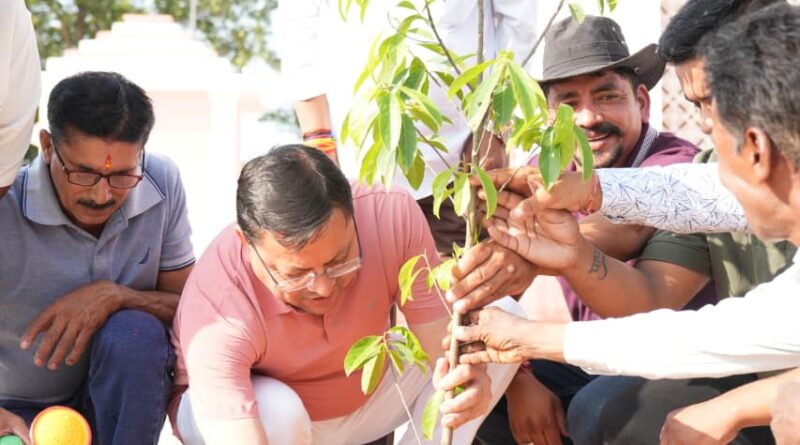 एक पेड़ मां के नाम अभियान के तहत पौधरोपण एवं स्वच्छता का संदेश