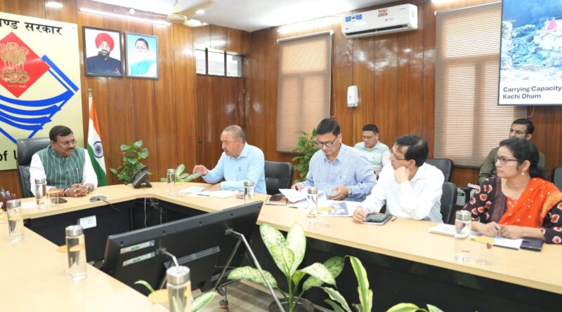 आनन्द बर्द्धन ने संबंधित अधिकारियों के साथ मेले की व्यवस्थाओं की समीक्षा की।