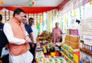 मुख्यमंत्री ने सशक्त बहना उत्सव के अंतर्गत स्वयं सहायता समूहों के स्टालों से खरीदे स्थानीय उत्पाद