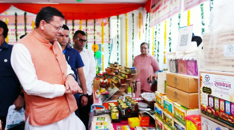 मुख्यमंत्री ने सशक्त बहना उत्सव के अंतर्गत स्वयं सहायता समूहों के स्टालों से खरीदे स्थानीय उत्पाद