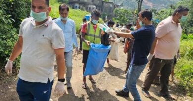 जिलाधिकारी के निर्देशन में कांवड़ यात्रा के बाद नीलकंठ में चला वृहद स्वच्छता अभियान