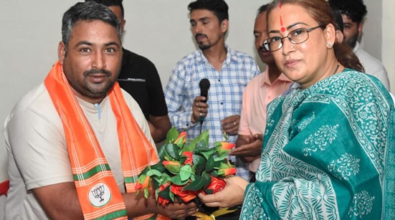 युवा सिर्फ रोजगार पाने वाले नहीं, देने वाले भी बनें- रेखा आर्या