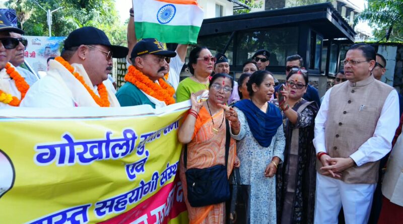 मुख्यमंत्री धामी ने नेपाल आपदा राहत सहायता दल को हरी झंडी दिखाकर किया रवाना