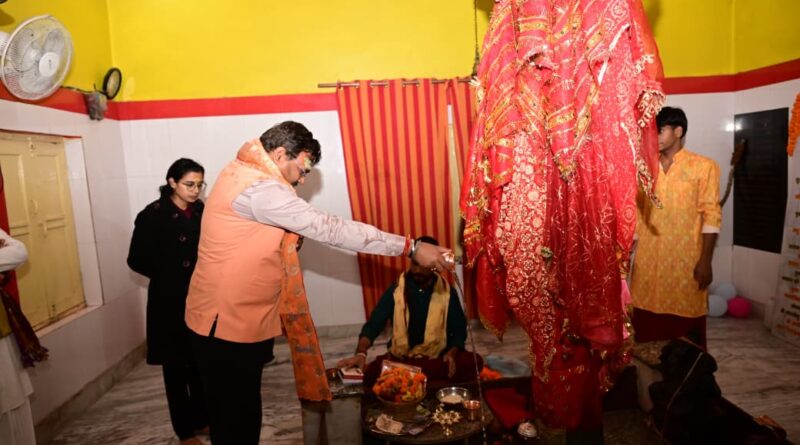 मुख्य सचिव आनंद बर्धन ने गंगोत्री धाम में की पूजा-अर्चना, व्यवस्थाओं का लिया जायजा