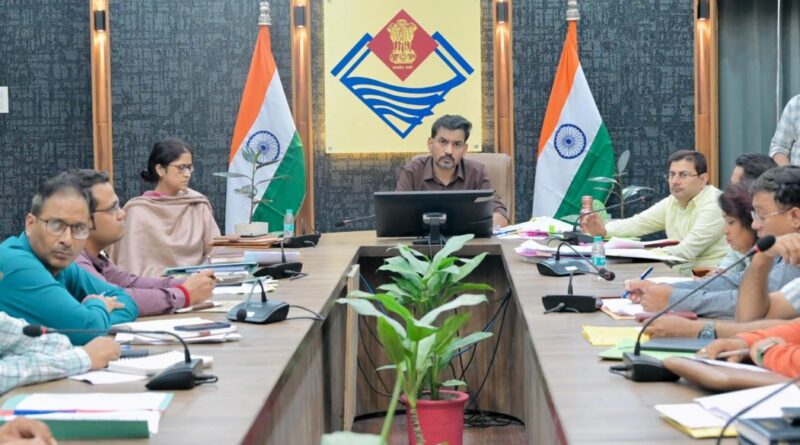 दैवीय आपदा से क्षतिग्रस्त परिसंपत्तियों के पुनर्निर्माण में तेजी लाएं, गुणवत्ता से न हो समझौता – डीएम डॉ. आशीष चौहान