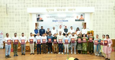 मुख्यमंत्री पुष्कर सिंह धामी ने आयुष एवं ईएसआई के 332 नव नियुक्त कार्मिकों को प्रदान किए नियुक्ति पत्र